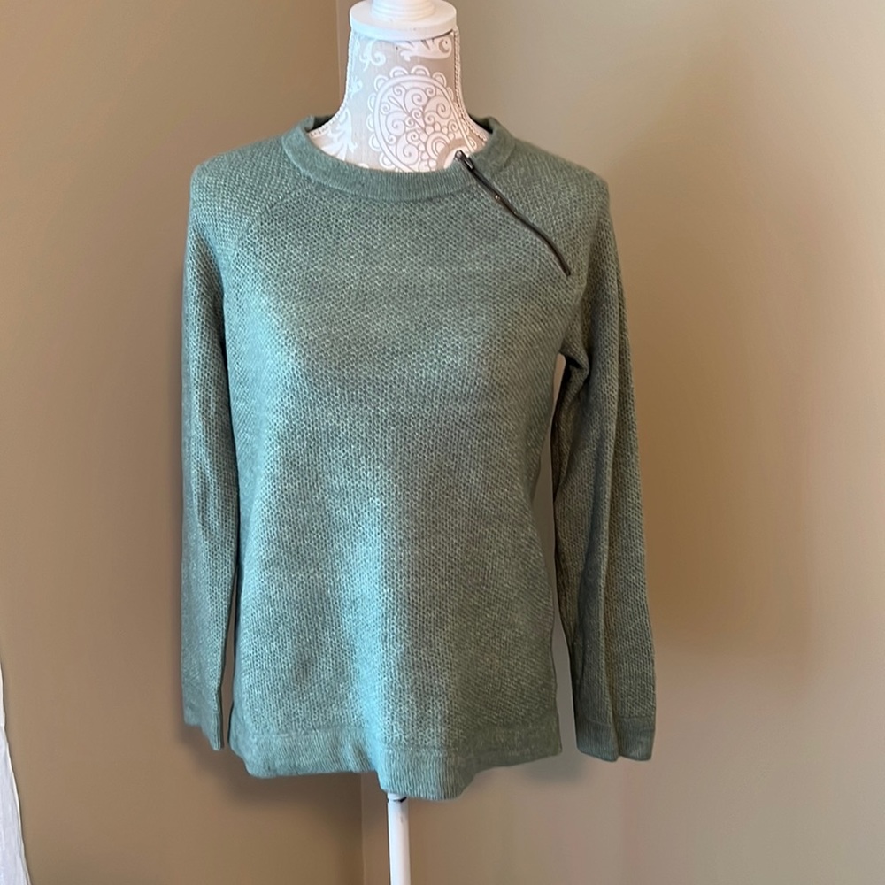 Abercrombie and Fitch sage color sweater size S